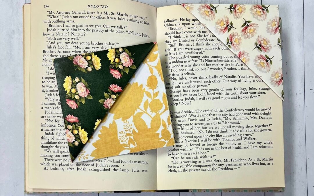 How to Make Easy Corner Page Marks from Paper and Fabric